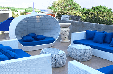 ゆっくりくつろぐ広々オープンテラス