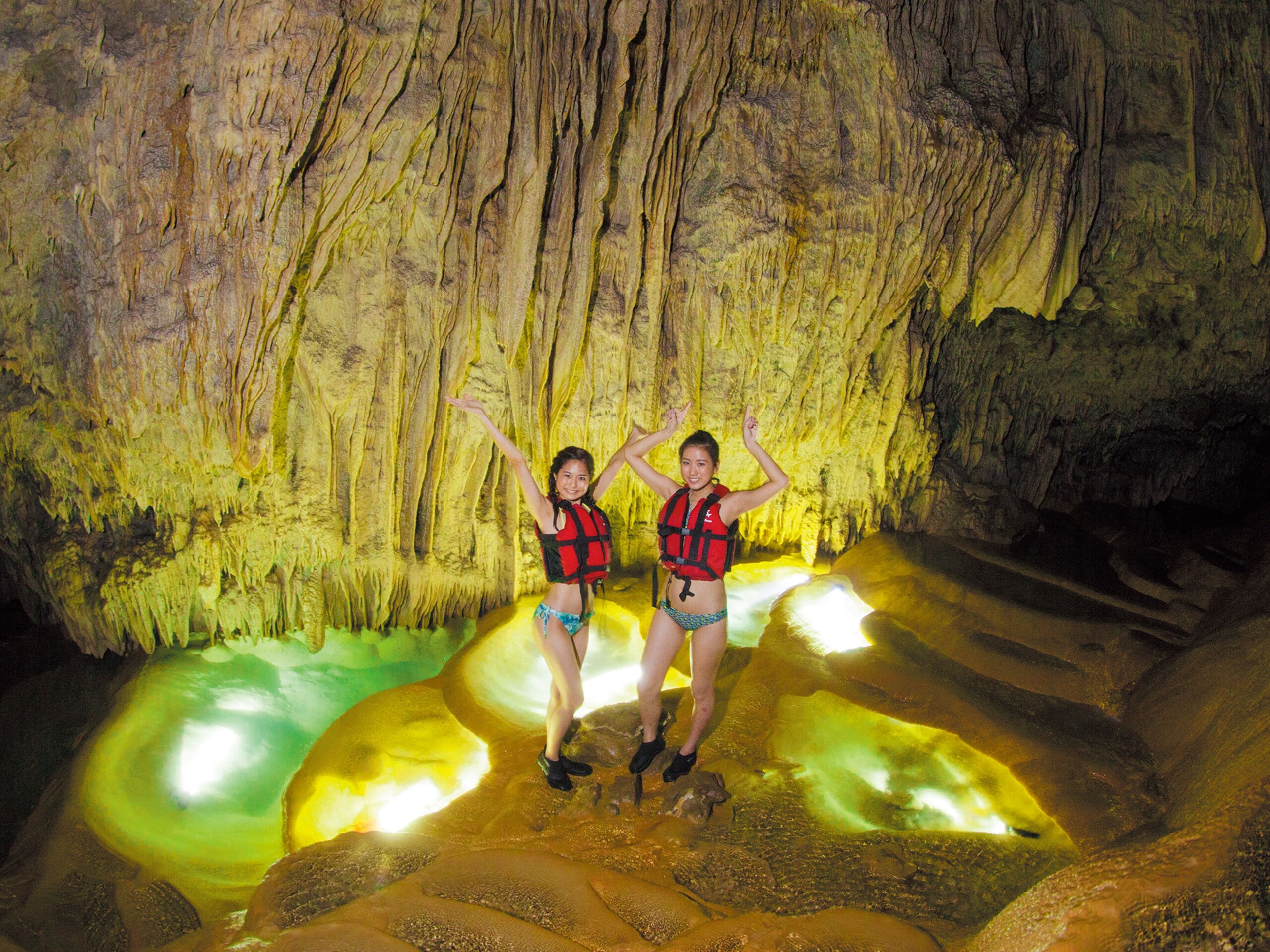 パンプキン鍾乳洞探検シーカヤック＋ケイビングツアー