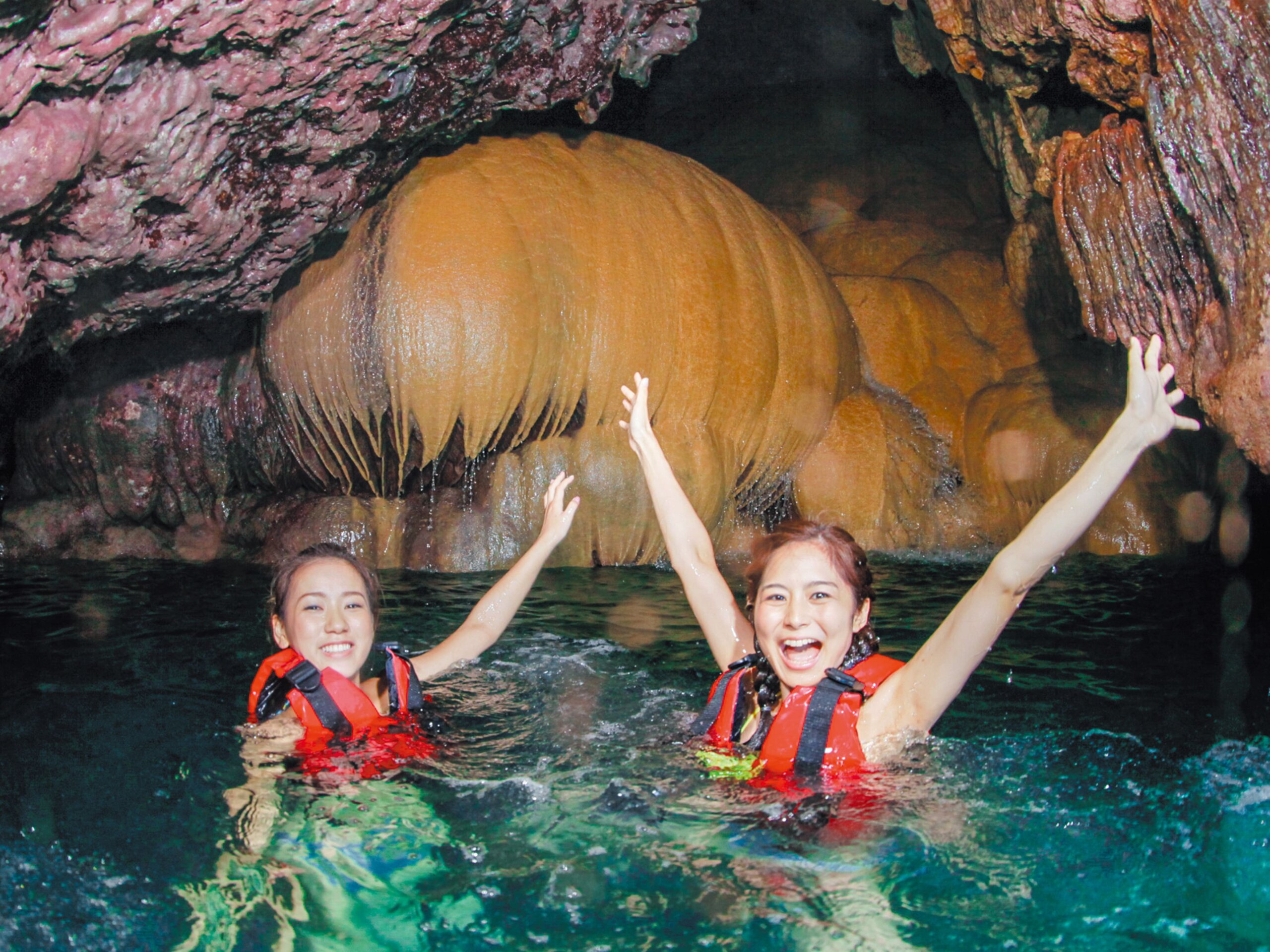パンプキン鍾乳洞探検シーカヤック＋ケイビングツアー